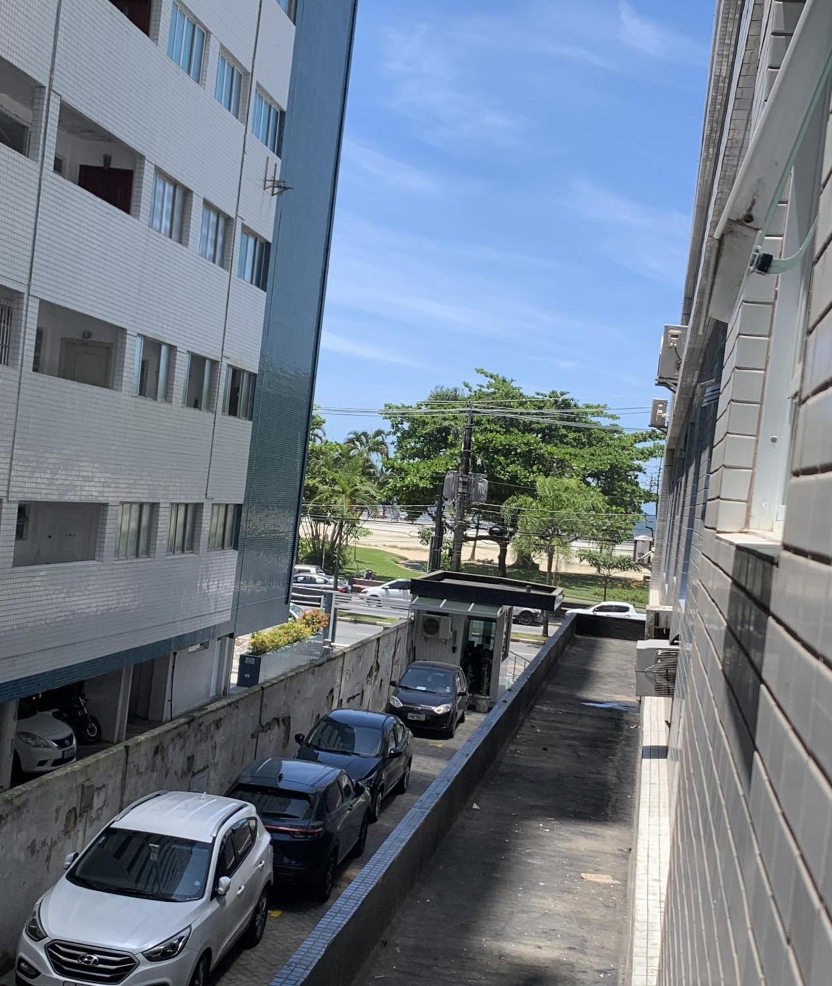 Em No Gonzaga Em Frente A Apartamento