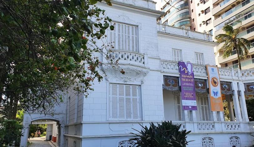 Em No Gonzaga Em Frente A Apartamento *